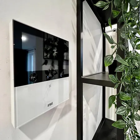 Repetti - Two Adjacent & Independent 10 Minutes To Centre & Linate Airport Apartment *