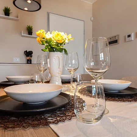 Daire Elegant Maggiolina Milano