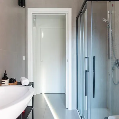 San Siro Fiera - Youhosty * Milano