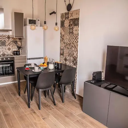 Porpora 109 - Comfy Flat In Loreto District ميلان