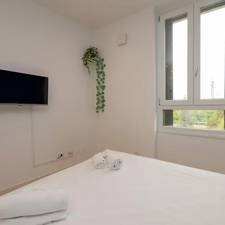 I Host - Rogoredo 49 * ミラノ