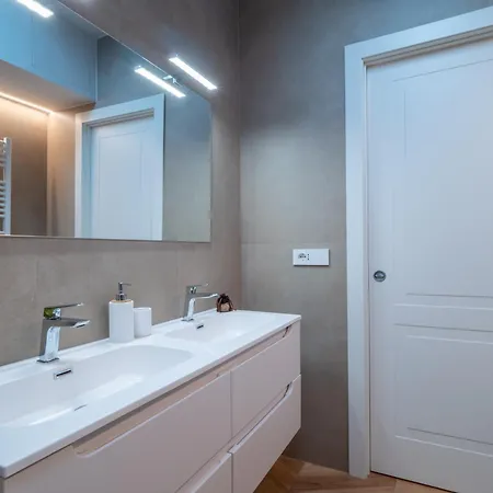 Design On 2 Levels Via Della Spiga דירה מילאנו