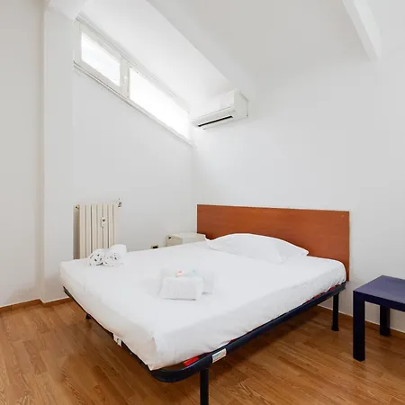 Guesthost - Viale Umbria Bright Apartman