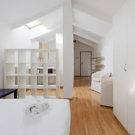 Guesthost - Viale Umbria Bright Apartman