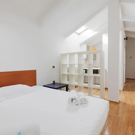 Guesthost - Viale Umbria Bright Apartament