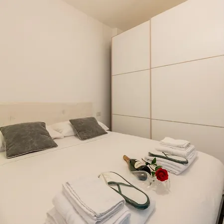 Pomponazzi, 4 Bilocale In Zona Bocconi Navigli Lägenhet Milano