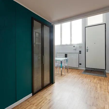 Guesthost - - Gorla M1 Modern Studio! *