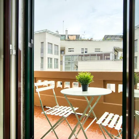 Guesthost - Giallo In Milano! * Milán