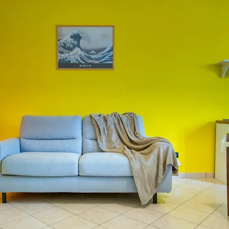 Guesthost - Giallo In Milano!