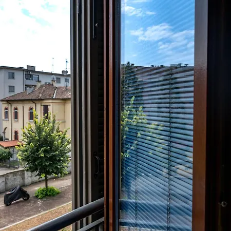 Cozy Rogoredo Next To The Metro And Train Station *