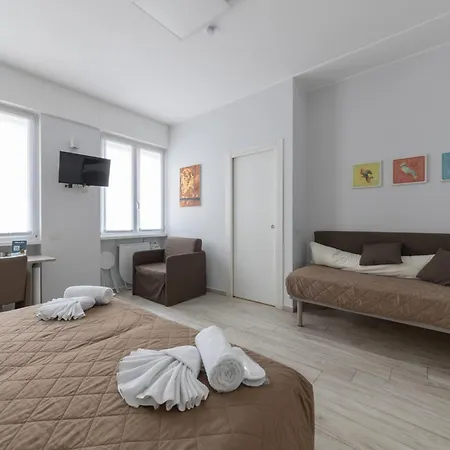 Chezromyk The Kosher Milan