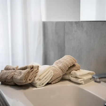 Viale Troya Modern Bilo - Design District Apartment *