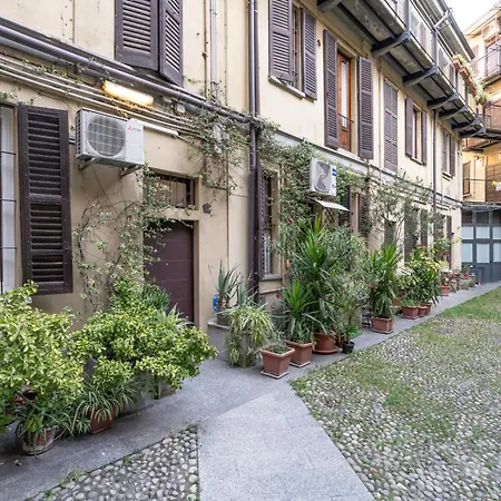 Cozy Loft In Navigli Milan