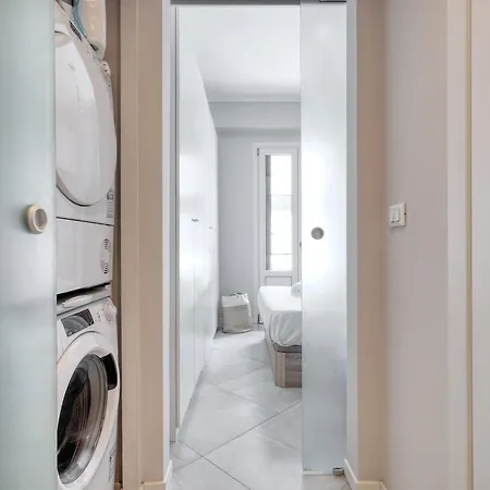 Joivy Modern Centre Flat Mailand