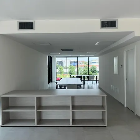 6 Milano