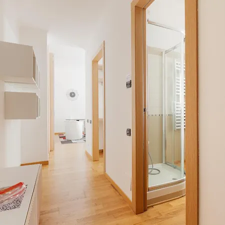 Guesthost - Domodossola M5 Modern