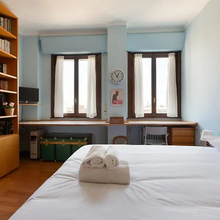 Guesthost - Roomy With Comfort! Metro M4 Linate Apartamento