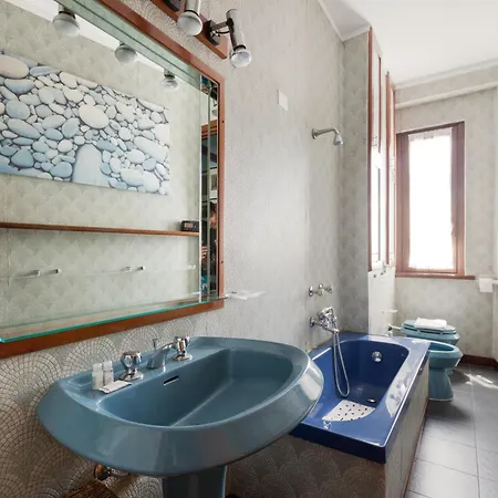 Guesthost - Roomy With Comfort! Metro M4 Linate Apartamento