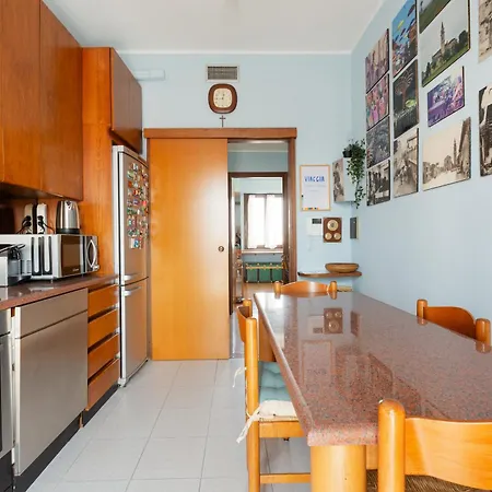 Apartamento Guesthost - Roomy With Comfort! Metro M4 Linate *