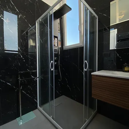 Modern 3 Bedrooms *