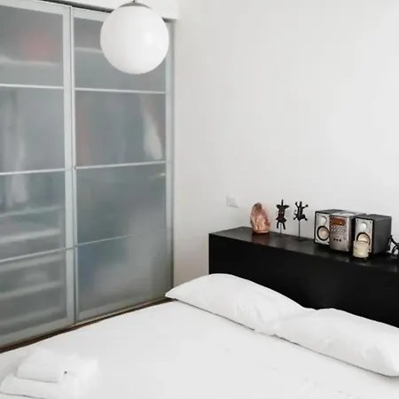Yr Station - 5 Min Walk To Metro & Trains * Milano