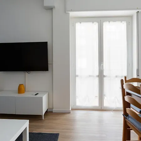 Guesthost - Corso Lodi Modern With Balcony *