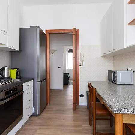 Guesthost - Corso Lodi Modern With Balcony Apartament