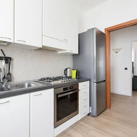Guesthost - Corso Lodi Modern With Balcony Apartament Mediolan