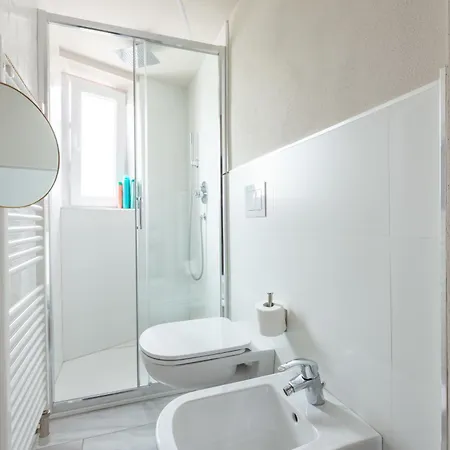 Stylish Studio, Skyline View, Modern Amenities Milan