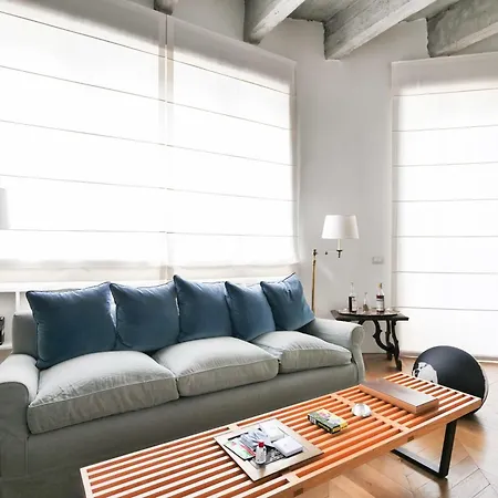 Luxury Penthouse With Rooftop Terrace * ميلان