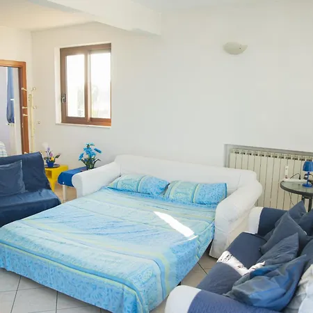Deluxe Skyline Fantastic View Attic 6-7 Guests, One Bathroom, With Terrace And Pool Near To 2 Metro Lines And Well Connected To Airport And Train Stationand, Easy Parking Nearby Mediolan