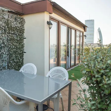 Deluxe Skyline Fantastic View Attic 6-7 Guests, One Bathroom, With Terrace And Pool Near To 2 Metro Lines And Well Connected To Airport And Train Stationand, Easy Parking Nearby Apartament *