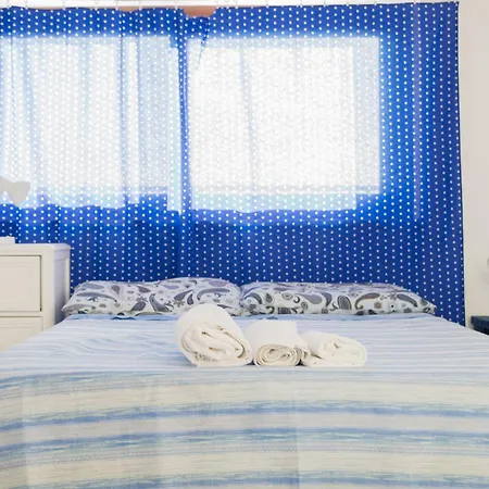 Apartament Deluxe Skyline Fantastic View Attic 6-7 Guests, One Bathroom, With Terrace And Pool Near To 2 Metro Lines And Well Connected To Airport And Train Stationand, Easy Parking Nearby Mediolan