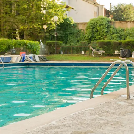 Deluxe Skyline Fantastic View Attic 6-7 Guests, One Bathroom, With Terrace And Pool Near To 2 Metro Lines And Well Connected To Airport And Train Stationand, Easy Parking Nearby Apartament Mediolan