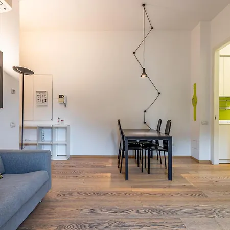 Pr Curt Apartament Mediolan