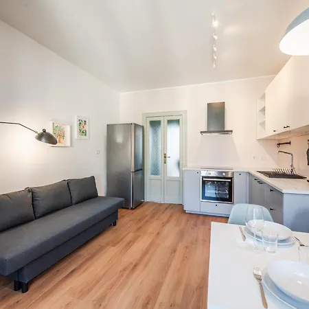Padova's Nest - Close To Metro Apartment