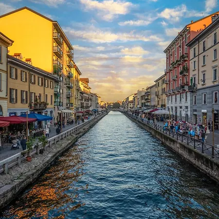 Luminoso Bilocale In Zona Navigli, Vicino Metro M2 *