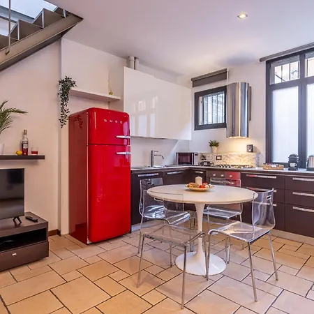 Romantic Navigli - 15min Duomo - Free Parking Апартаменты *