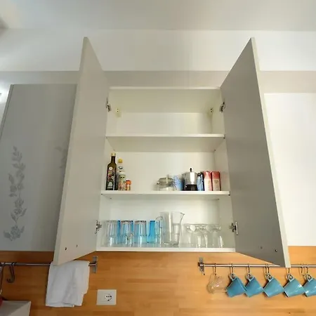 Argento, Bright Flat In The Center, 7 Guests, Parking & Wifi, Near To 3 Tram Lines And The Metro - Well Connected To Airports And To The Train Station Milano