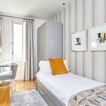 דירה 3br With A Great Location - What'app - 0039-3512-039-610 - For Reservations! מילאנו