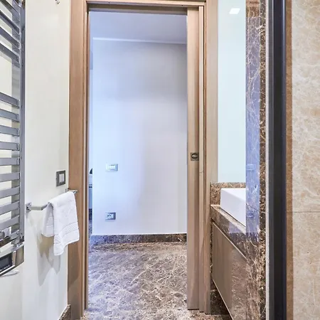 Easylife - - Menotti 2a - Porta Venezia * Milánó