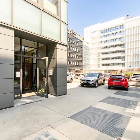 아파트 Guesthost - Charming 230m From Isola M5 밀라노