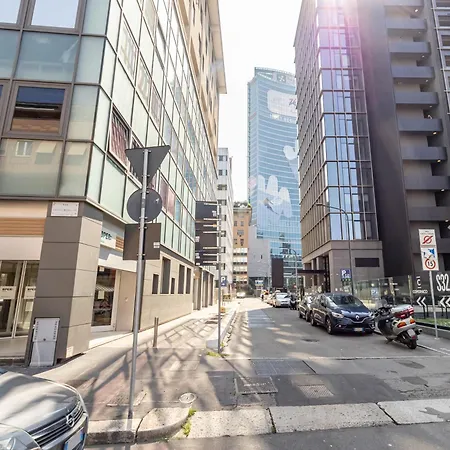 아파트 Guesthost - Charming 230m From Isola M5 *