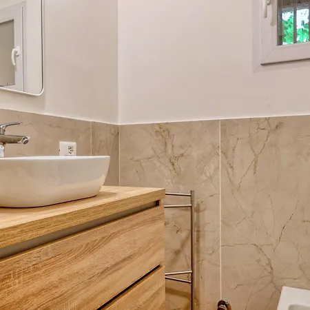 Niccolini Sarpi Food&design Modern In Chinatown Apartment *