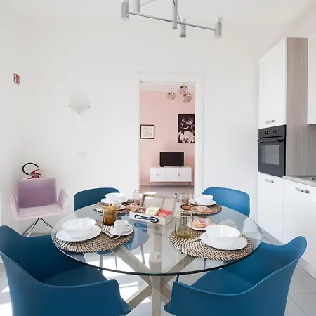 Santa Maria Square View - Family Apartman Milánó