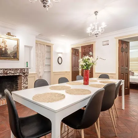 Exclusive 4 Bedrooms Near Duomo דירה מילאנו
