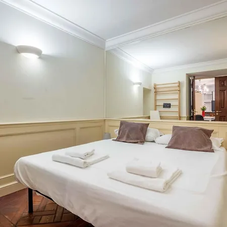 Exclusive 4 Bedrooms Near Duomo * מילאנו