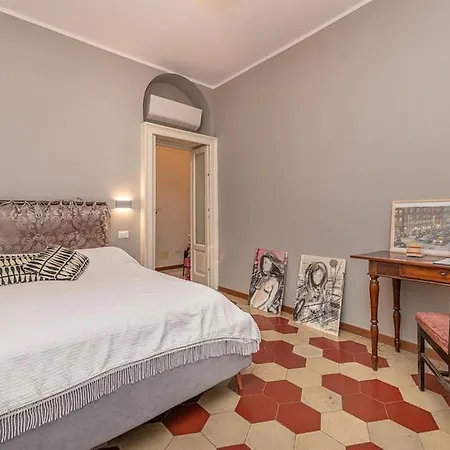 La Casa Di Ross * Milan