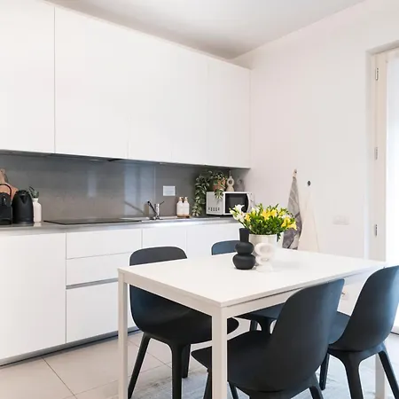 Easylife - - Niccolini 37 - Moscova *