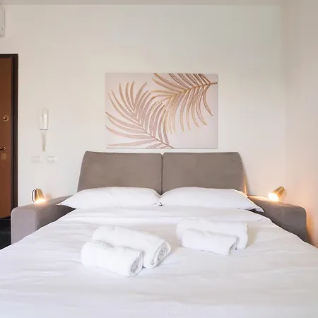 Primopiano - Bonomi B Apartman *